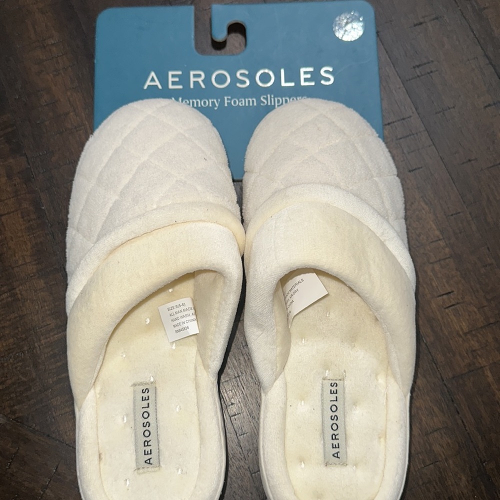 MEMORY FOAM SLIPPERS